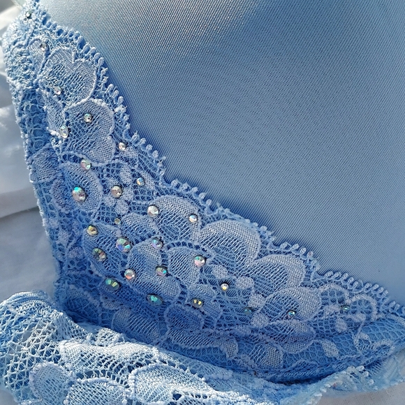 Victoria's Secret Women's Beautiful Blue Push-up Bra - Picture 3 of 7